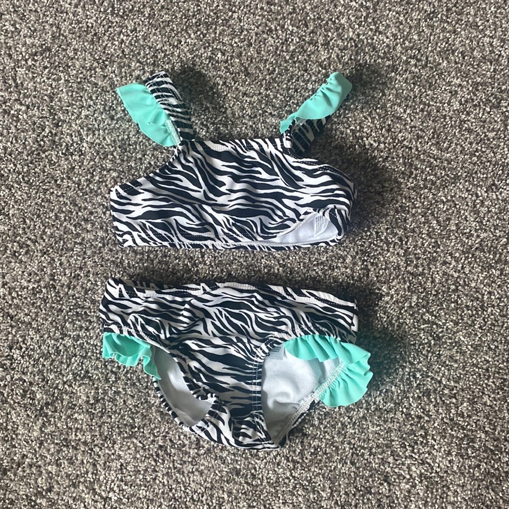 3T bathing suits- includes 4 - Picture 5 of 6